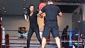 adriana lima kickboks yapıyor